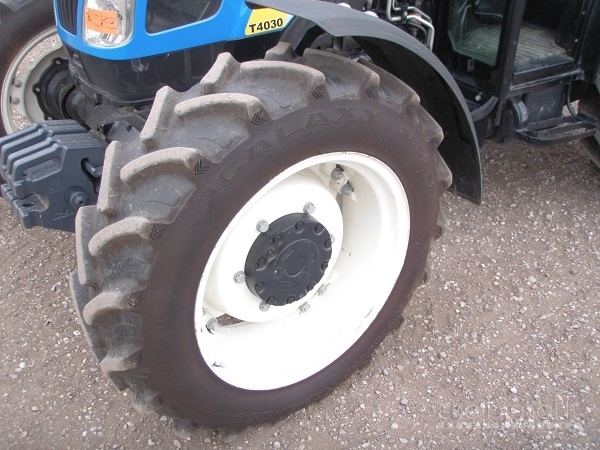 ūkio traktorius 2008 NEW HOLLAND T4030 MFWD