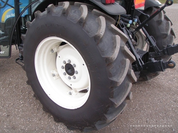 ūkio traktorius 2008 NEW HOLLAND T4030 MFWD