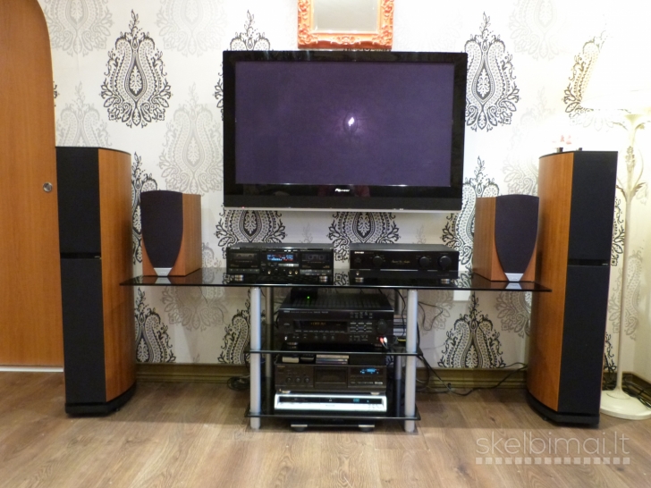 JAMO D590 Floor Standing Speakers. Made in Denmark.