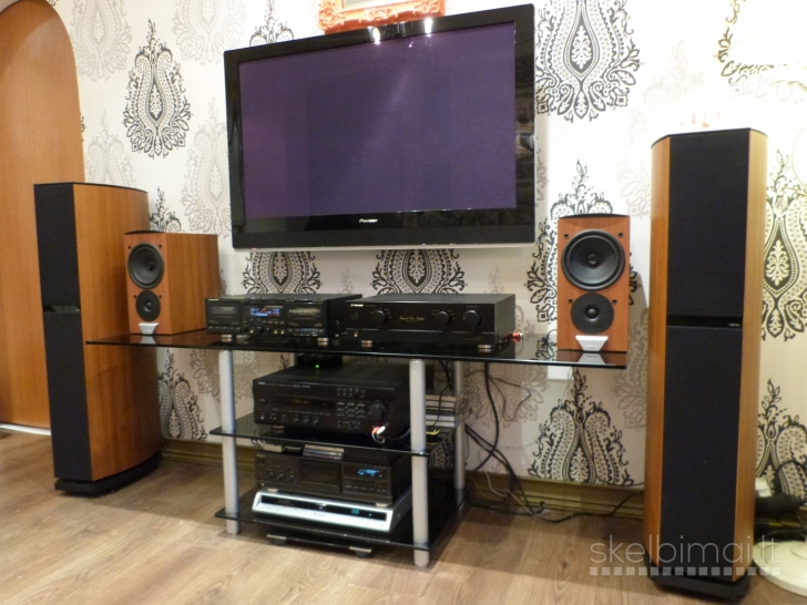 JAMO D590 Floor Standing Speakers. Made in Denmark.