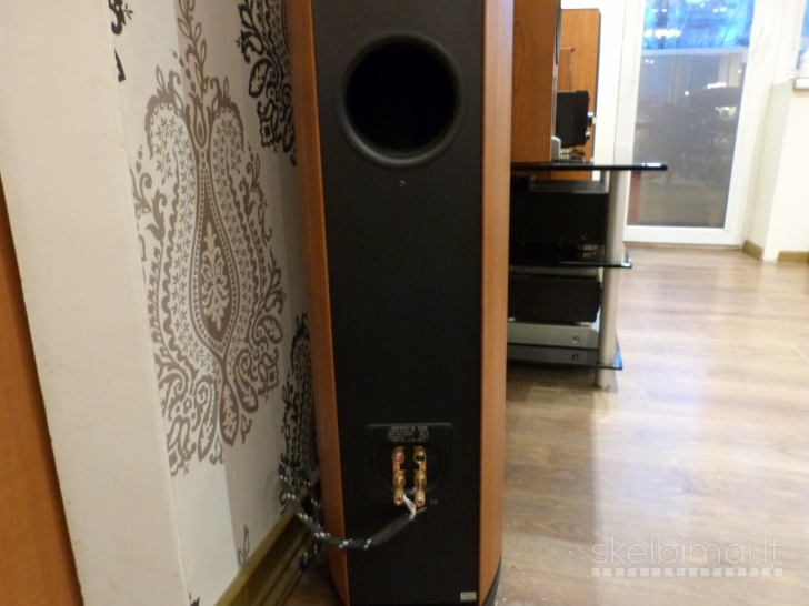 JAMO D590 Floor Standing Speakers. Made in Denmark.