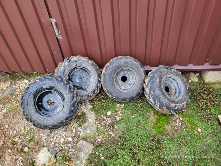 Keturračio ratai 16x8.00-7 su pastiprintais 3 skylių ratlankiais (4 vnt.)