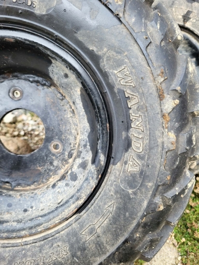 Keturračio ratai 16x8.00-7 su pastiprintais 3 skylių ratlankiais (4 vnt.)