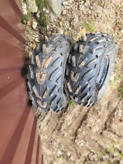 Keturračio ratai 16x8.00-7 su pastiprintais 3 skylių ratlankiais (4 vnt.)