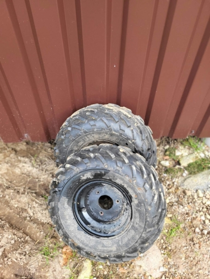 Keturračio ratai 16x8.00-7 su pastiprintais 3 skylių ratlankiais (4 vnt.)