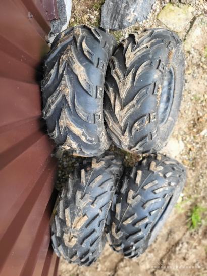 Keturračio ratai 16x8.00-7 su pastiprintais 3 skylių ratlankiais (4 vnt.)