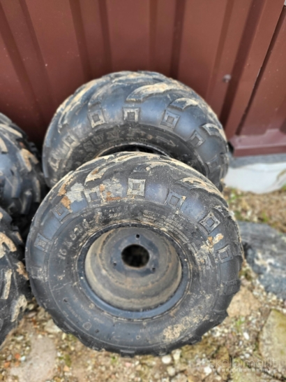Keturračio ratai 16x8.00-7 su pastiprintais 3 skylių ratlankiais (4 vnt.)