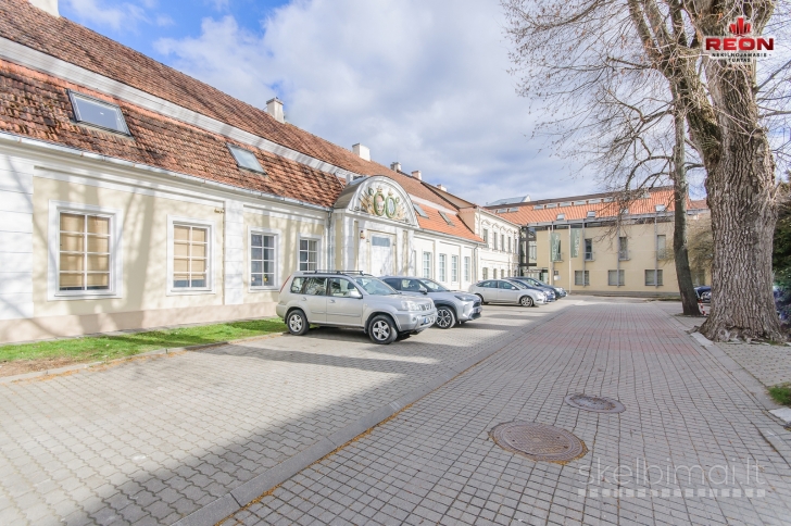 TILTO GATVĖJE, PRESTIŽINĖJE VILNIAUS VIETOJE, VISAI ŠALIA KATEDROS, GRETA GE