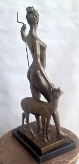 Bronzinė statula Diana, Medžioklės deivė