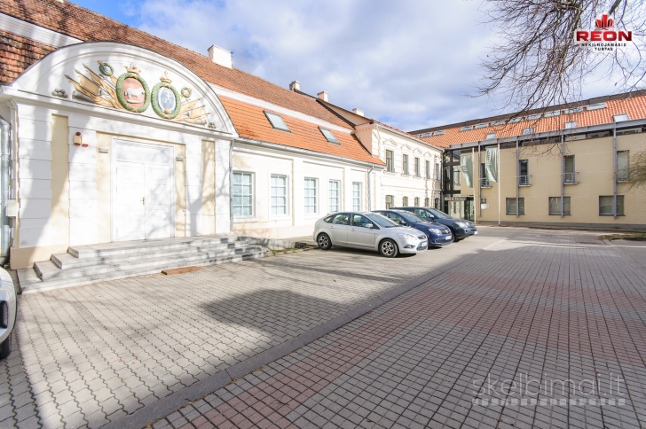 TILTO GATVĖJE, PRESTIŽINĖJE VILNIAUS VIETOJE, VISAI ŠALIA KATEDROS, GRETA GE