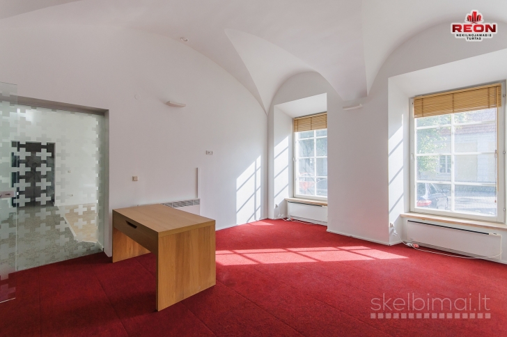 TILTO GATVĖJE, PRESTIŽINĖJE VILNIAUS VIETOJE, VISAI ŠALIA KATEDROS, GRETA GE