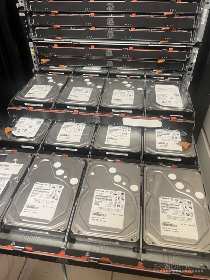 4TB SAS 3,5 col. serveriniai diskai HGST, Seagate, Toshiba (280 vnt.)