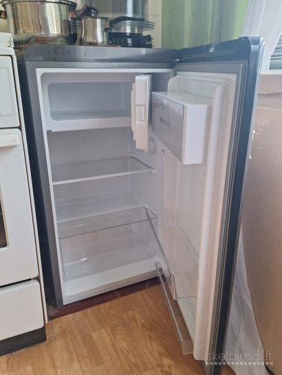 Šaldytuvas su šaldikliu HISENSE RR106D4CDE