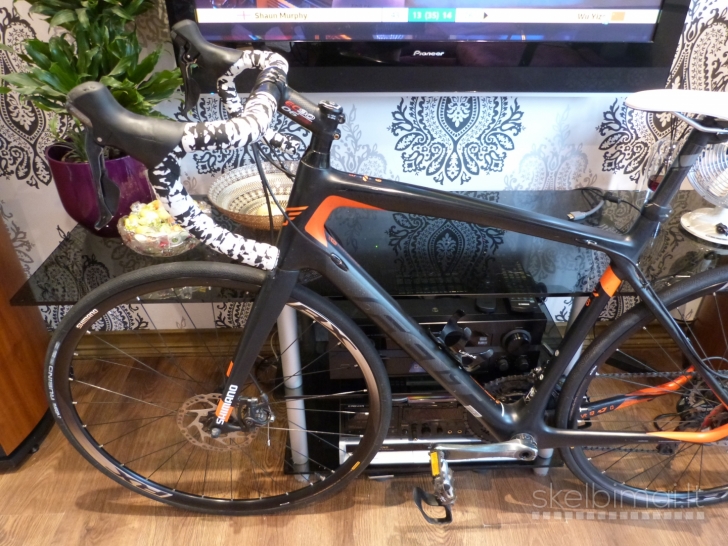 FELT Z6 Carbon Road Bike. 700C. 56cm. 20speed. 8,5kg. Disc Brakes. RRP 1800€.