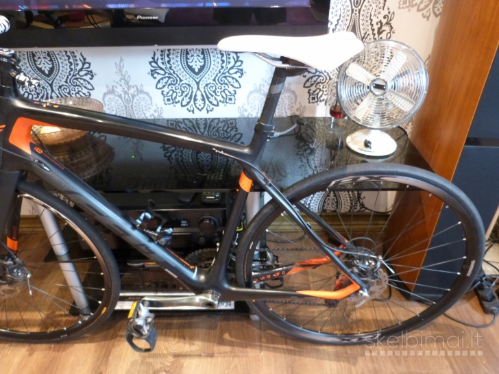 FELT Z6 Carbon Road Bike. 700C. 56cm. 20speed. 8,5kg. Disc Brakes. RRP 1800€.