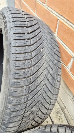 Universalios padangos“ MINERVA“ 215/50 R17
