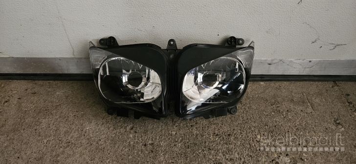 Parduodamas Yamaha FZ1 priekinis žibintas.