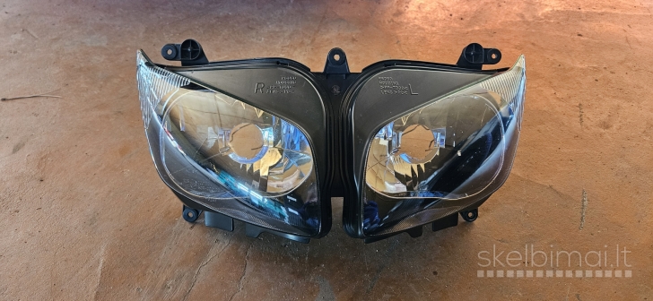 Parduodamas Yamaha FZ1 priekinis žibintas.