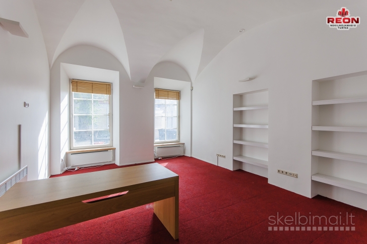 TILTO GATVĖJE, PRESTIŽINĖJE VILNIAUS VIETOJE, VISAI ŠALIA KATEDROS, GRETA GE