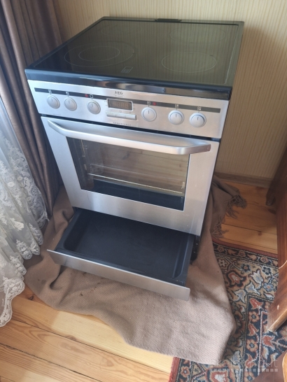 Parduodama geros būklės pastatoma,naudota elektrinė viryklė AEG