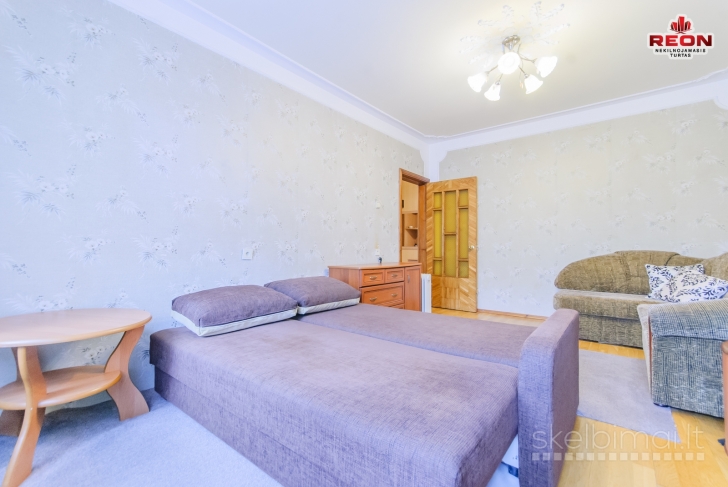 NUOMOJAMAS JAUKUS IR ŠILTAS 1 KAMBARIO 40 m² BUTAS ŠEŠKINĖJE, GELVONŲ GATV